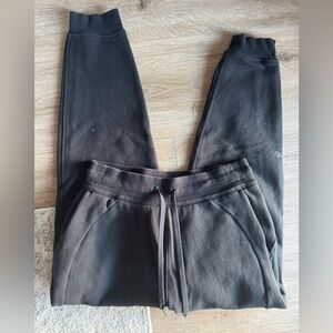 Black lululemon scuba joggers